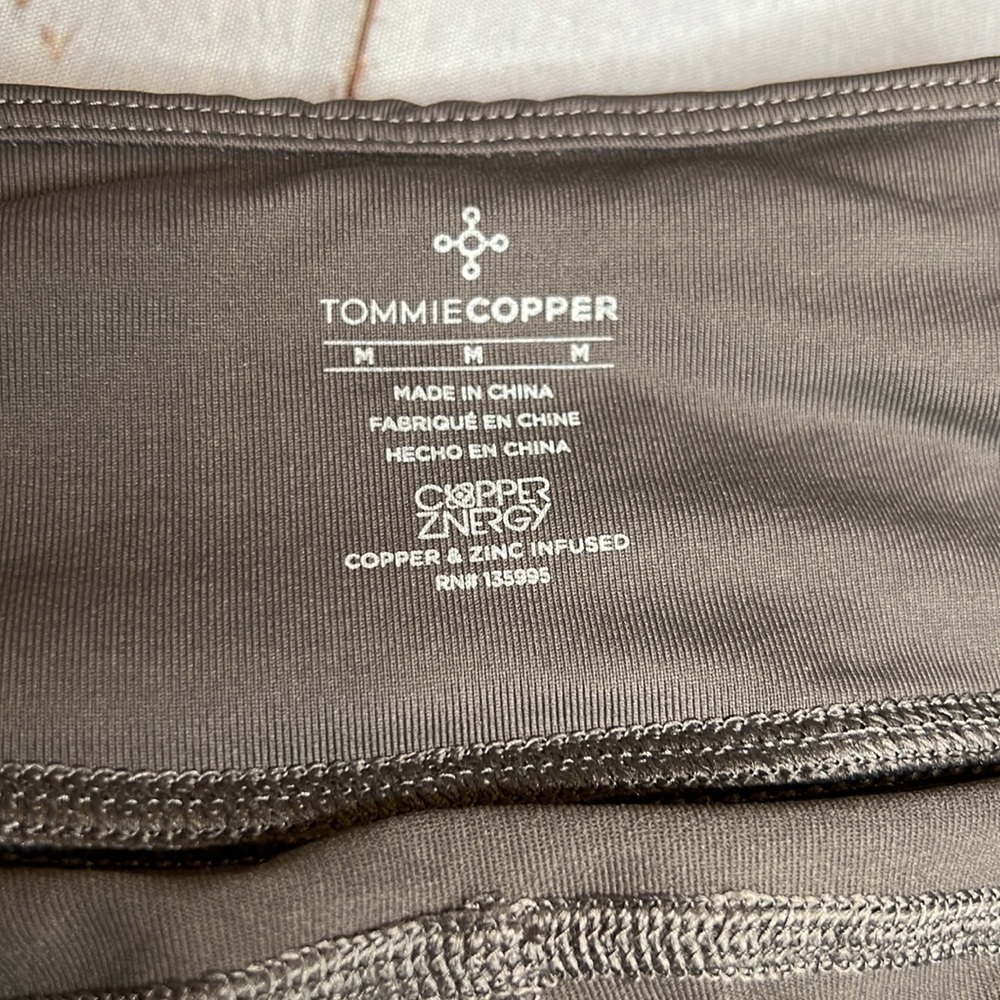 Tommie Copper - Women's Performance Compression Capri - Size Medium - Picture 2 of 6